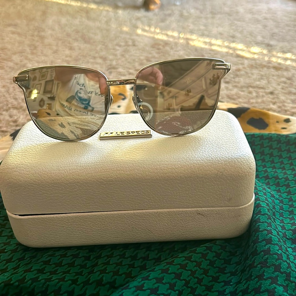 LE SPECS mirrored lens sunglasses
